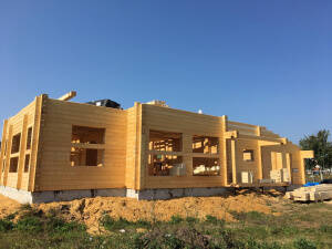Строительство дома из клееного бруса в Мценске подходит к завершению