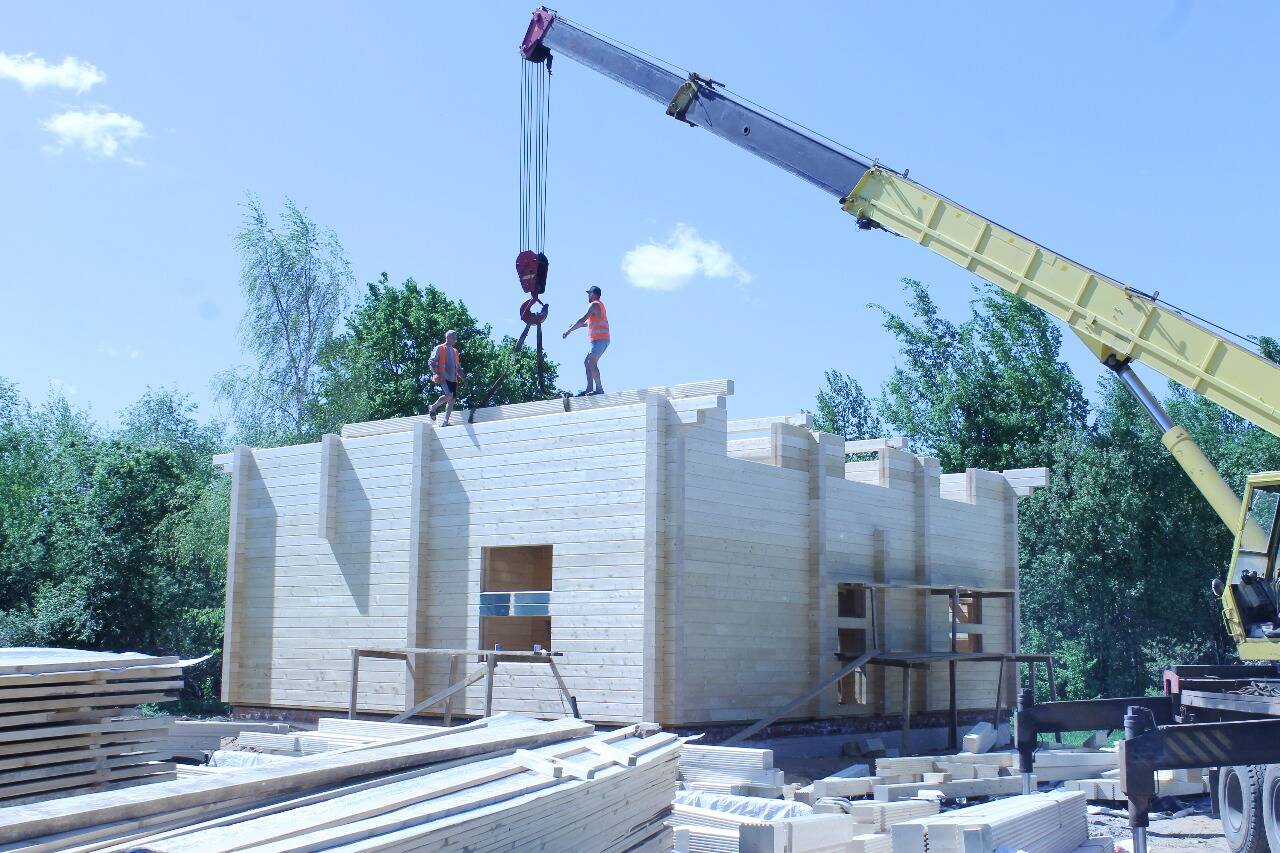 Строительство дома из клееного бруса в Солнечногорском районе набирает обороты