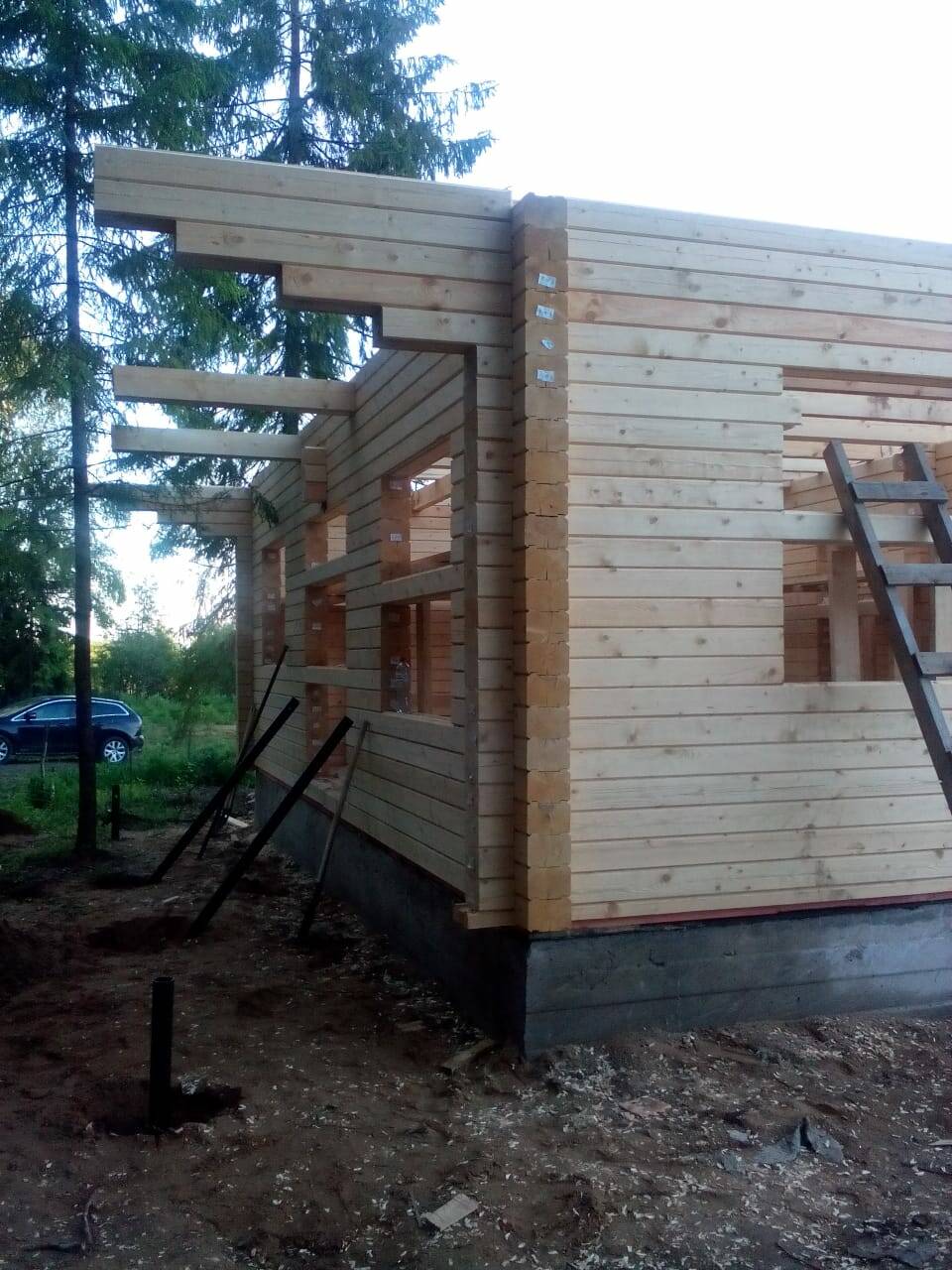 Процесс строительства дома в Комарово идет полным ходом