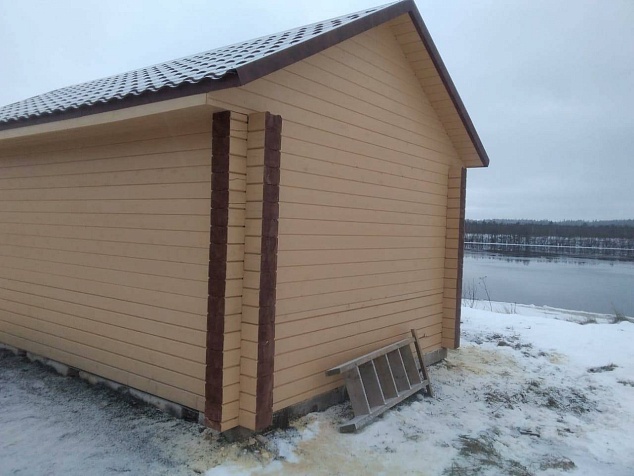 Закончено строительство дома и гаража из сухого бруса в Архангельской области под Онегой