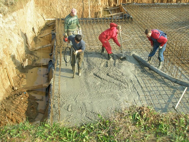 Бетонирование плиты фундамента цокольного этажа дома в н/п Духанино Истринского района Московской области